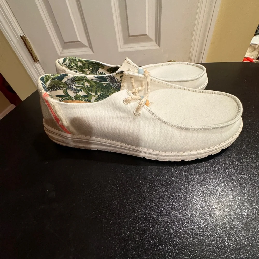Hey Dude Wendy natural salt white Women's loafers sneakers size 10